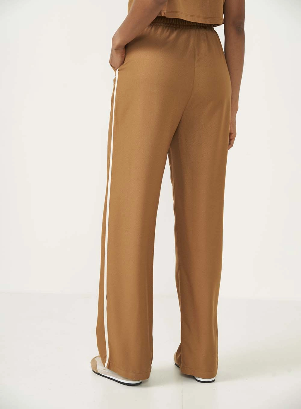 Calça Feminina Wide Leg Com Listras Marrom