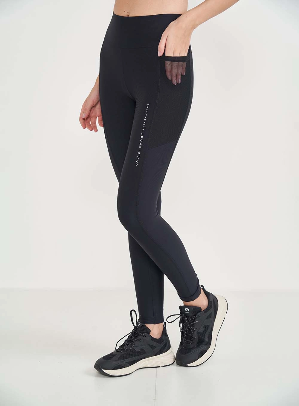 Calça Perfect Fit Com Bolso Transparente Preto