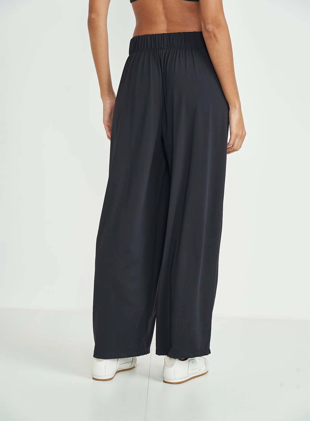 Calça Feminina Comfort Plissada Preto