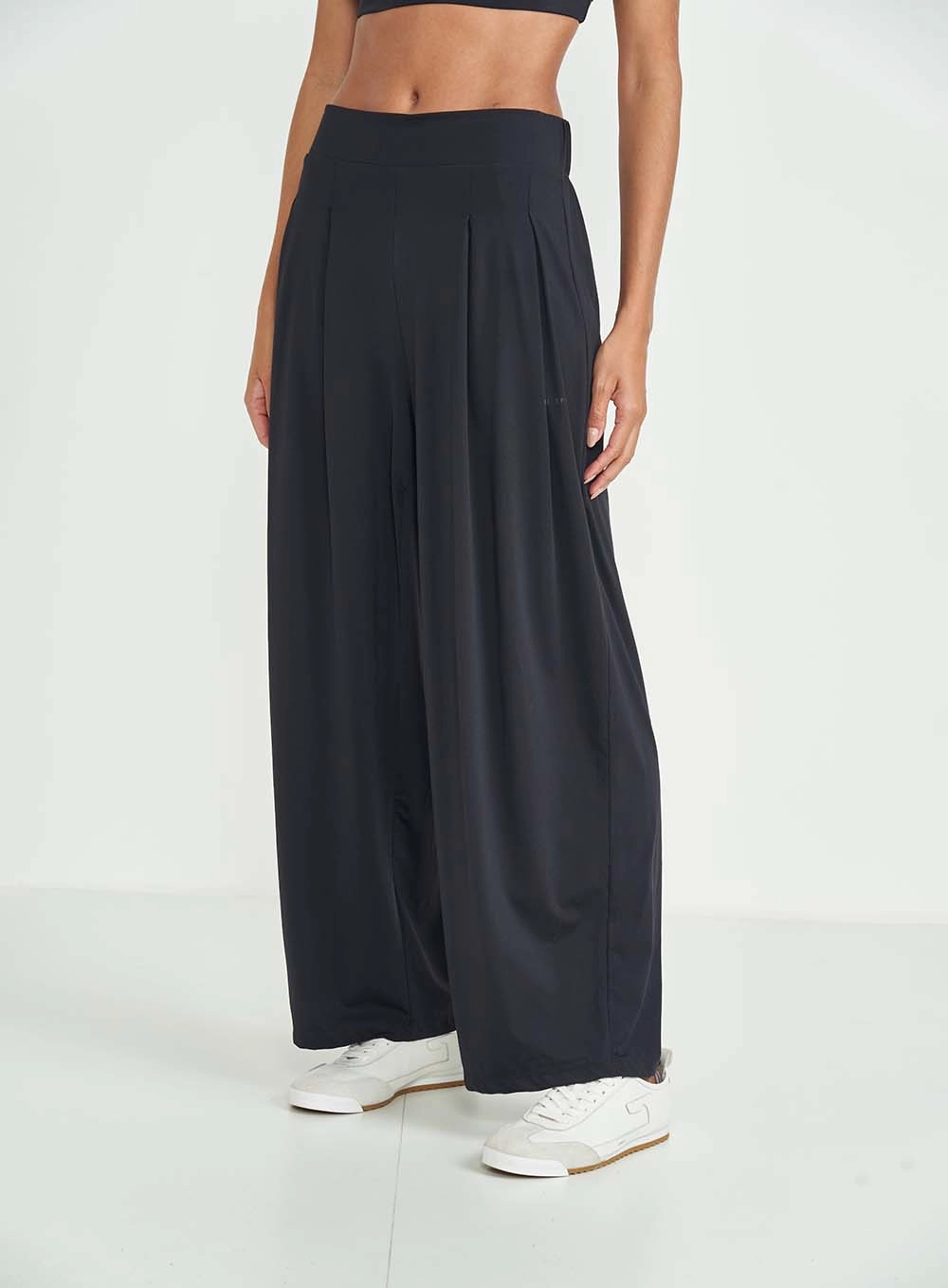 Calça Feminina Comfort Plissada Preto