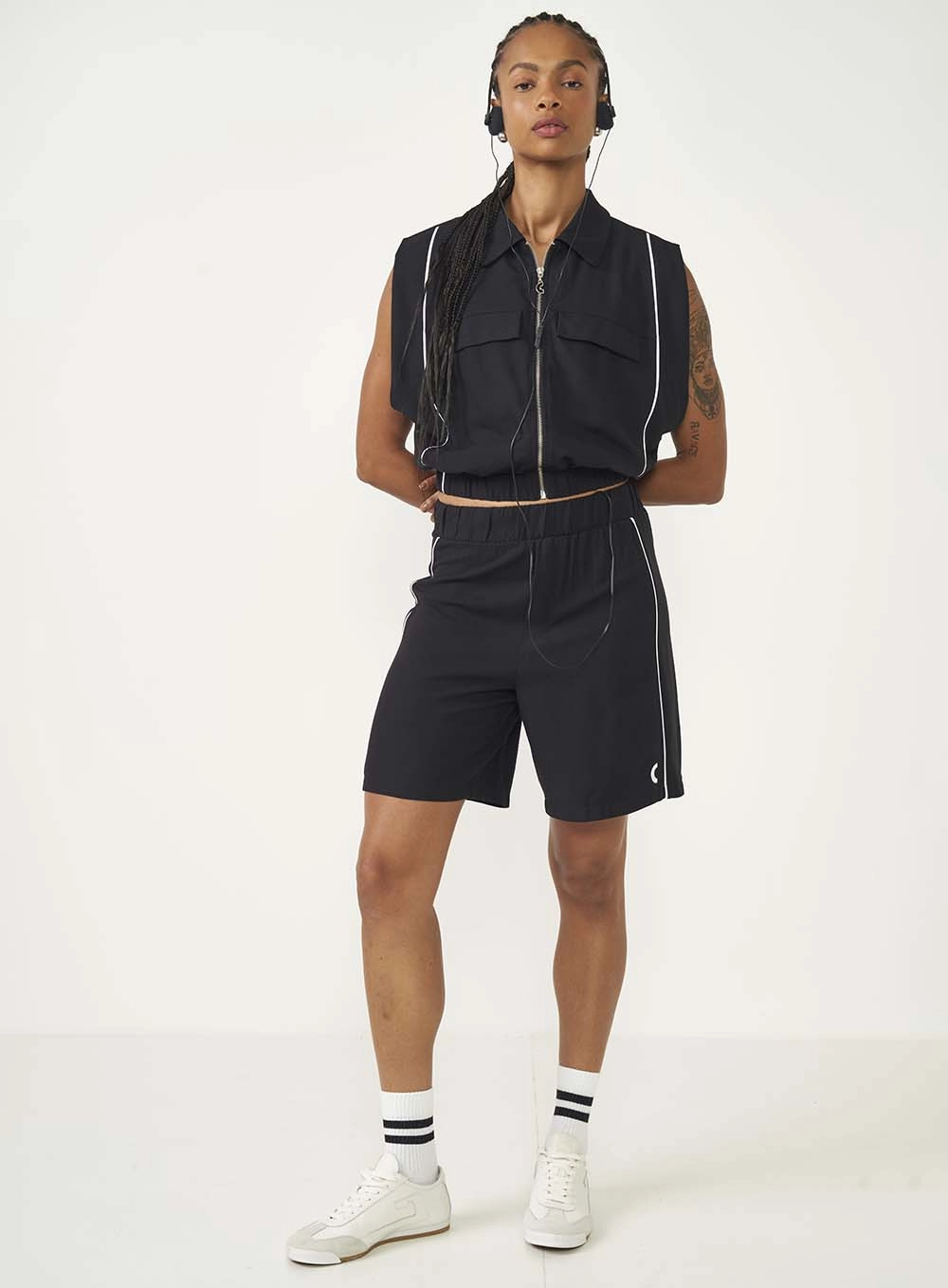 Bermuda Feminina Loose Com Elástico Na Cintura Preto