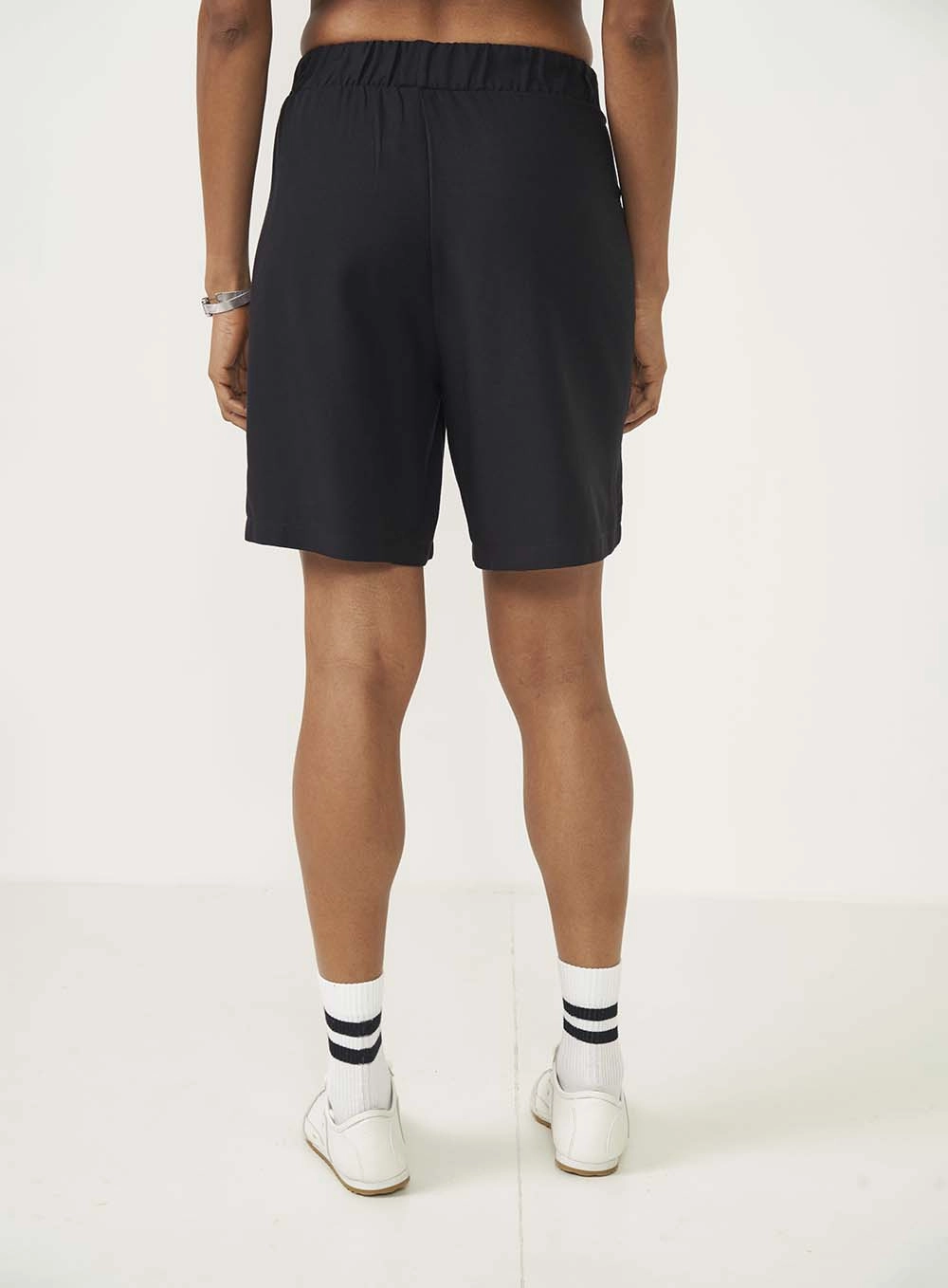 Bermuda Feminina Loose Com Elástico Na Cintura Preto
