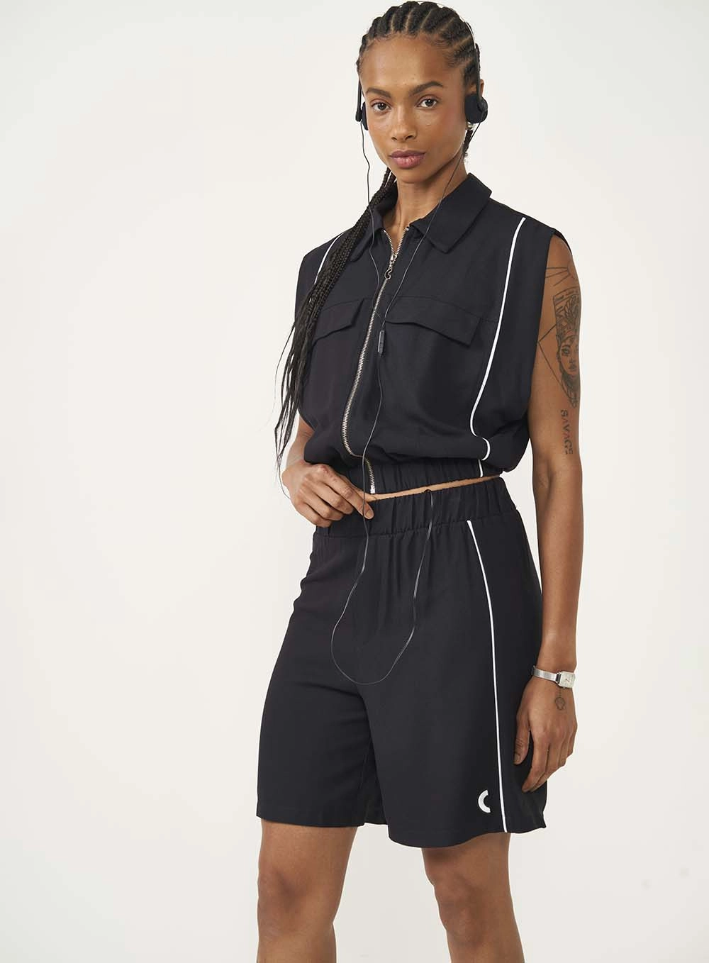 Bermuda Feminina Loose Com Elástico Na Cintura Preto