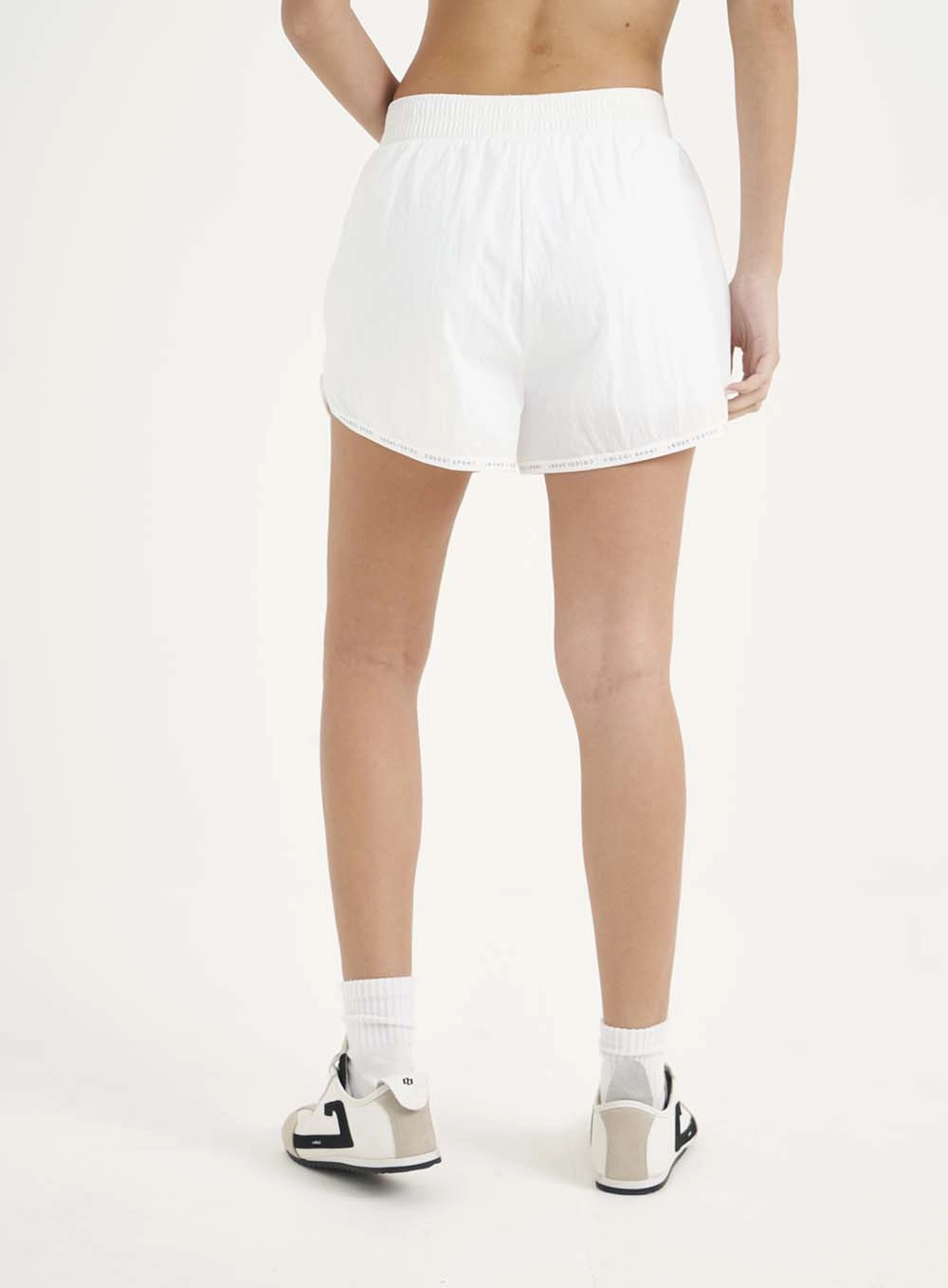 Short Loose Em Nylon Off-Shell