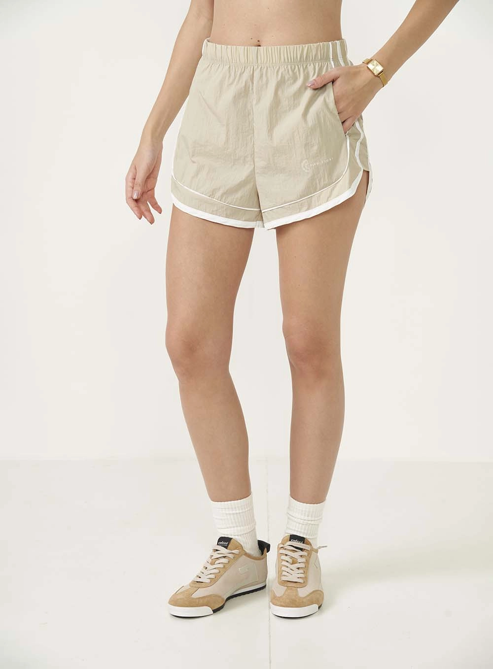 Short Feminino Midi Com Bolso Faca Bege