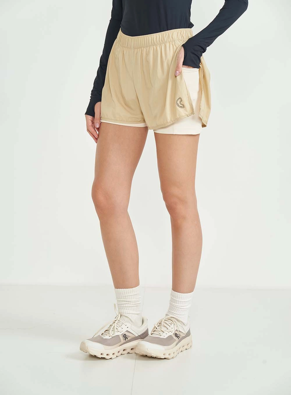 Short Comfort Nylon Com Recortes Bege