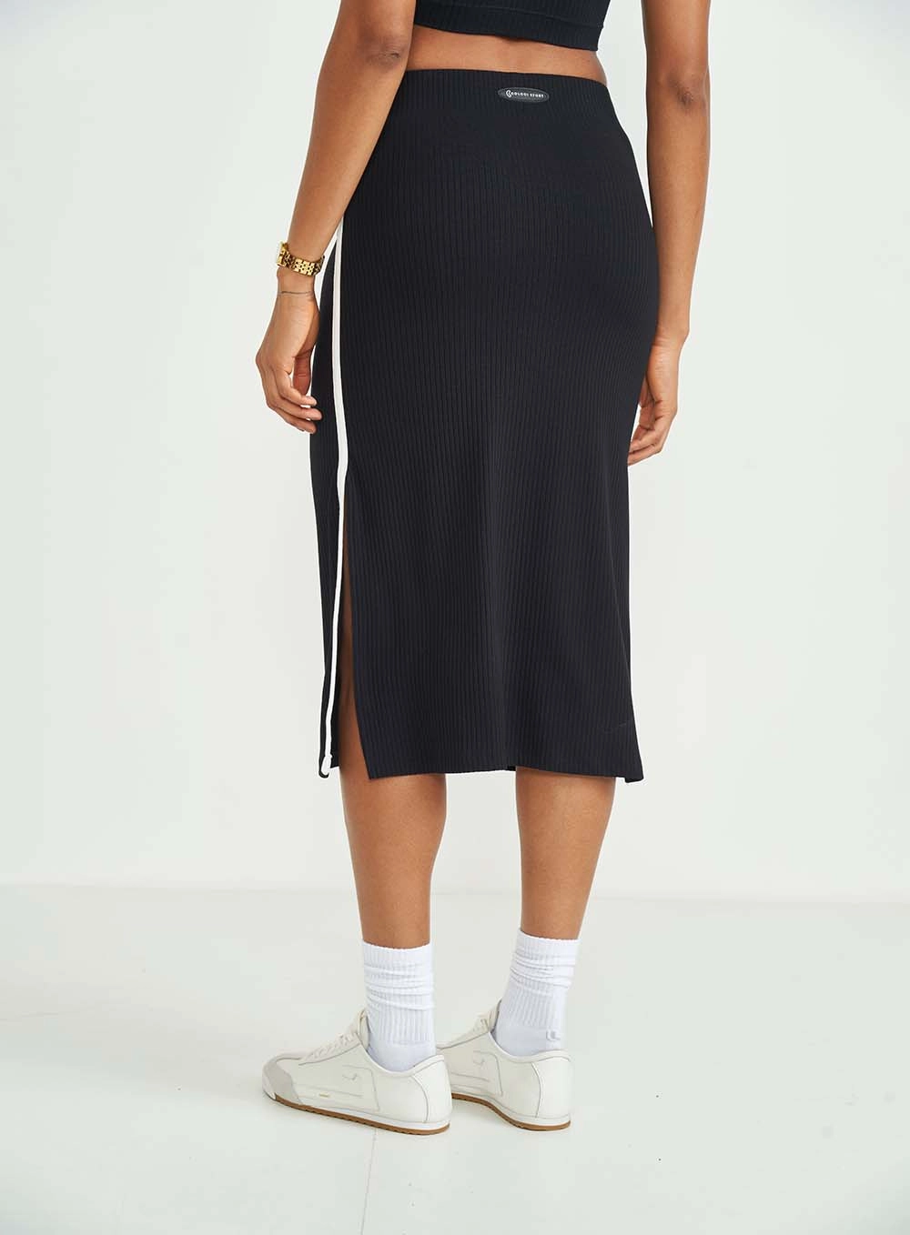 Saia Midi Comfort Canelada Com Abertura Lateral Preto