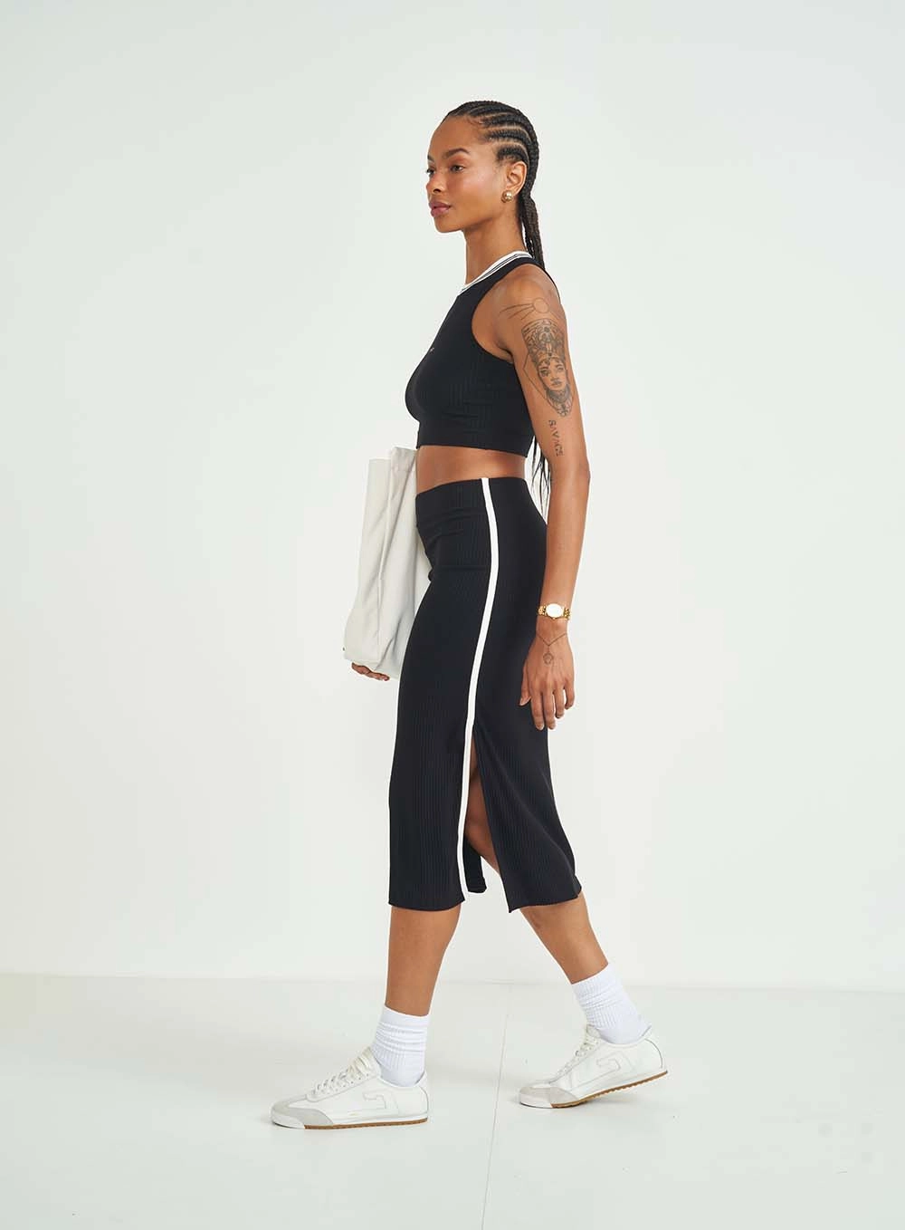 Saia Midi Comfort Canelada Com Abertura Lateral Preto