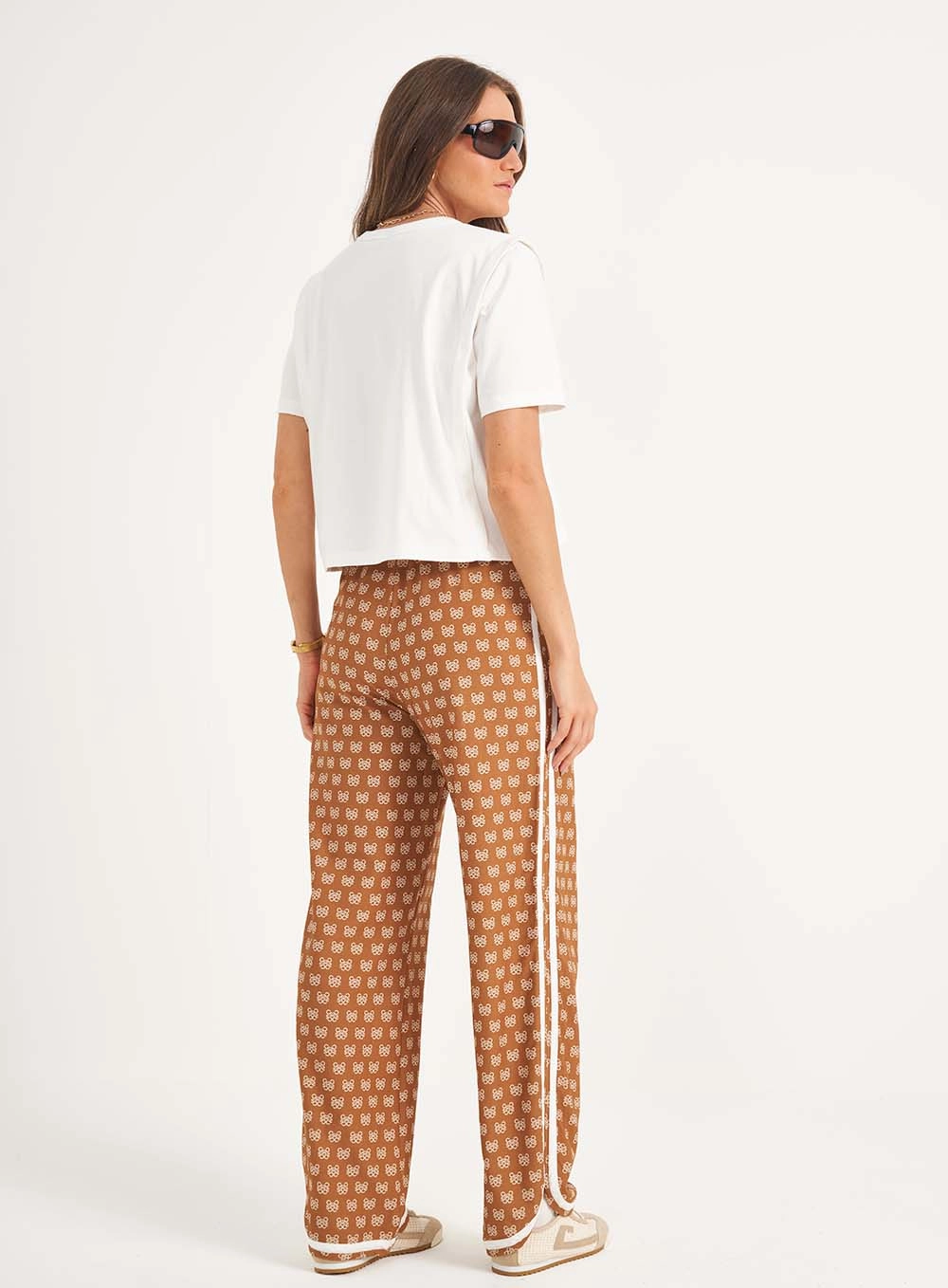Camiseta Feminina Basic Loose Fit Off Shell