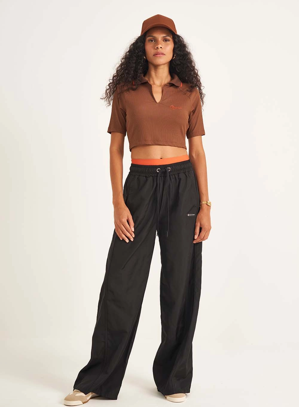Blusa Estilo Polo Canelada Marrom