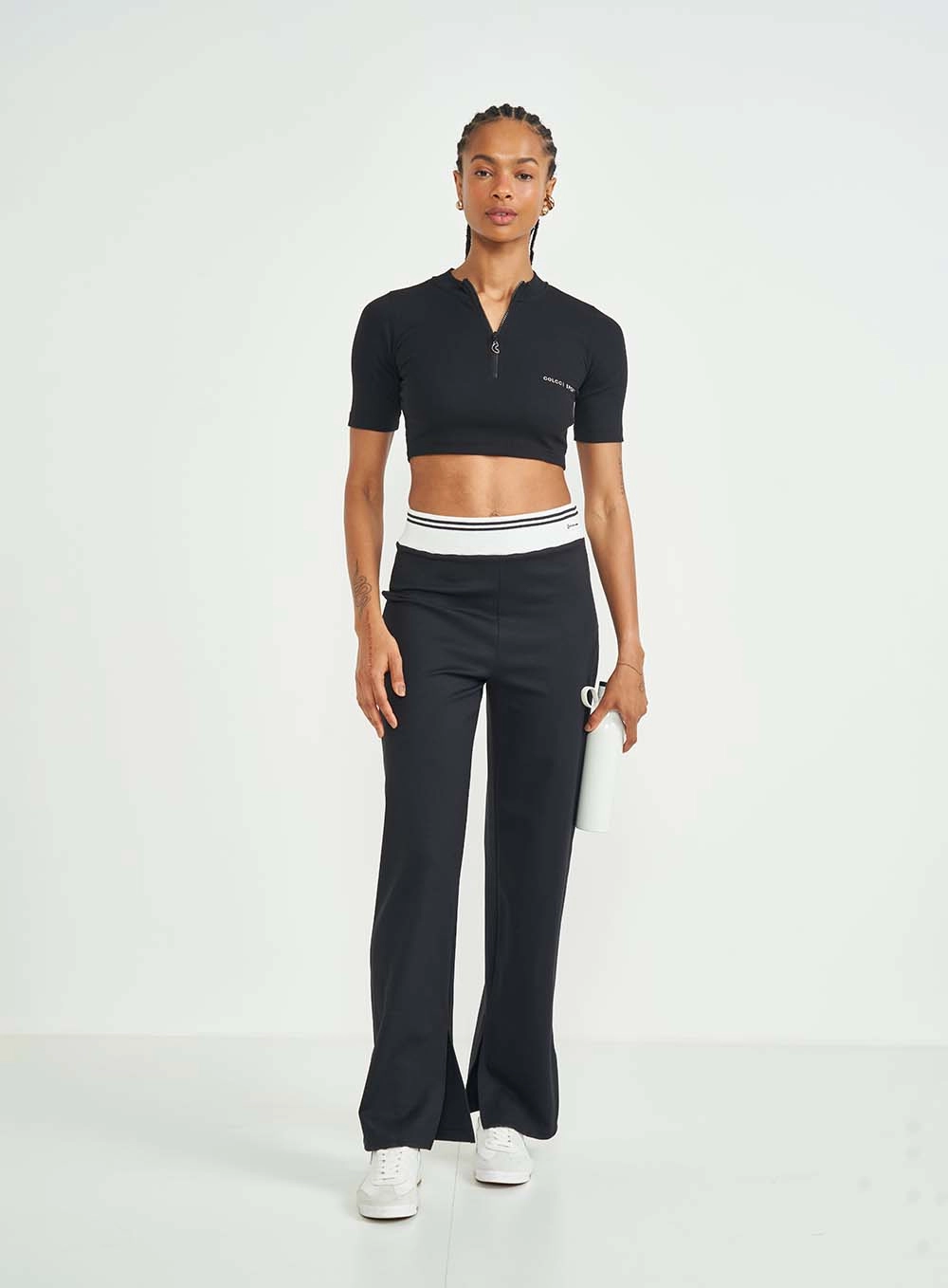 Blusa Feminina Canelada Slim Com Detalhe Do Ziper Preto