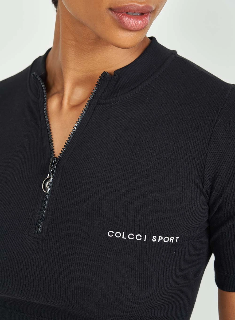 Blusa Feminina Canelada Slim Com Detalhe Do Ziper Preto