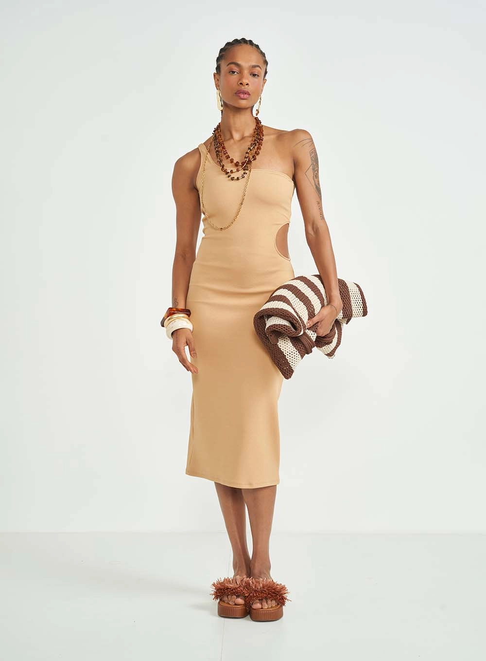 Vestido Loose Midi Com Abertura Lateral Bege