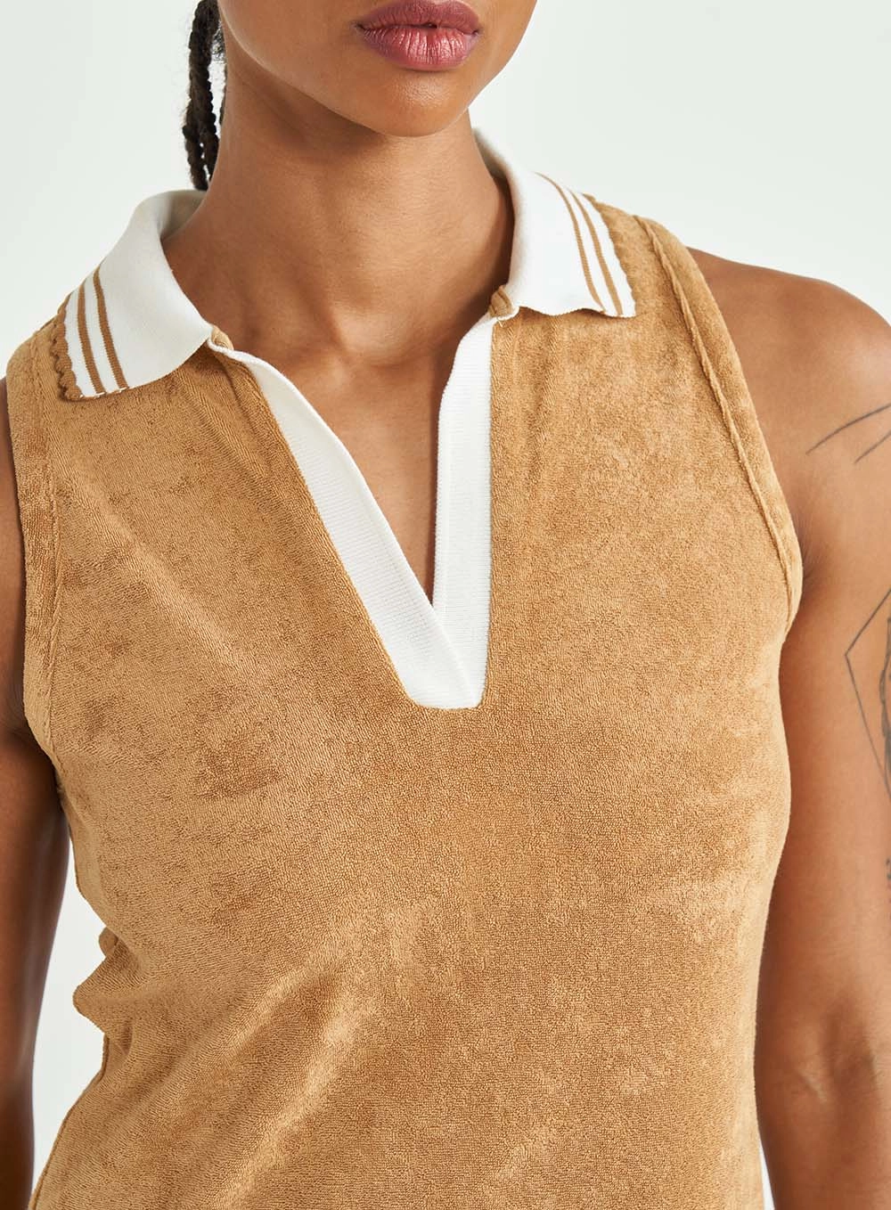 Vestido Slim Gola Polo Tipo Veludo Bege Soybean
