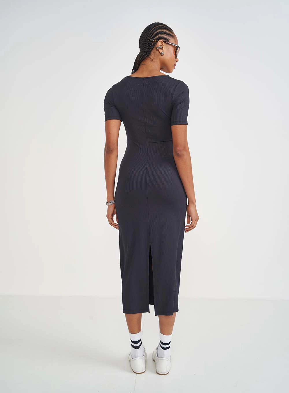 Vestido Slim Com Decote E Abertura Frontal Preto