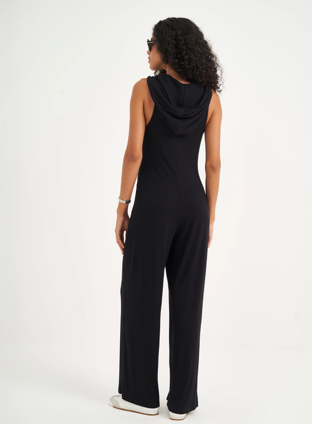 Macacão Comfort Pantalona Canelado Com Capuz Preto