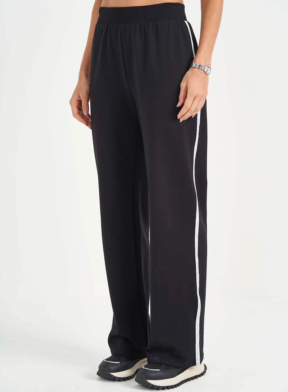 Calça Moletinho Reta Comfort Com Listra Lateral Preto