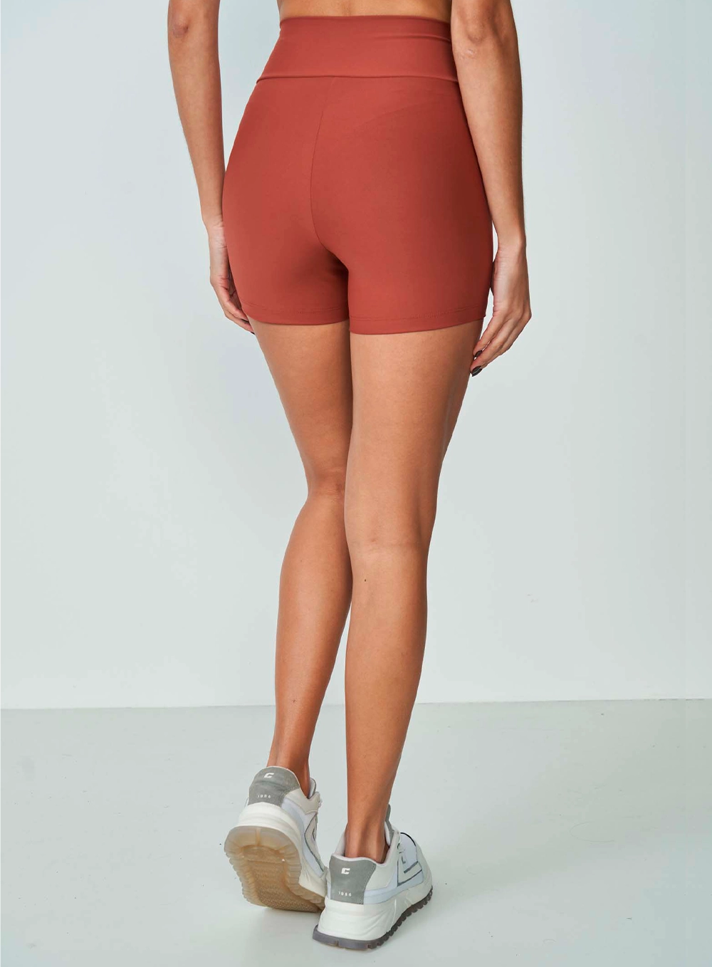 Bermuda Performance Velocity Fit Marrom