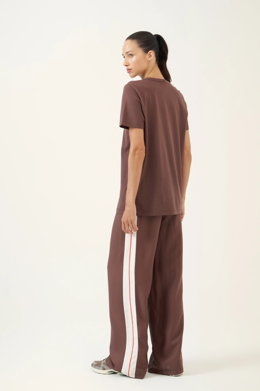 Camiseta Feminina Comfort Fit Marrom