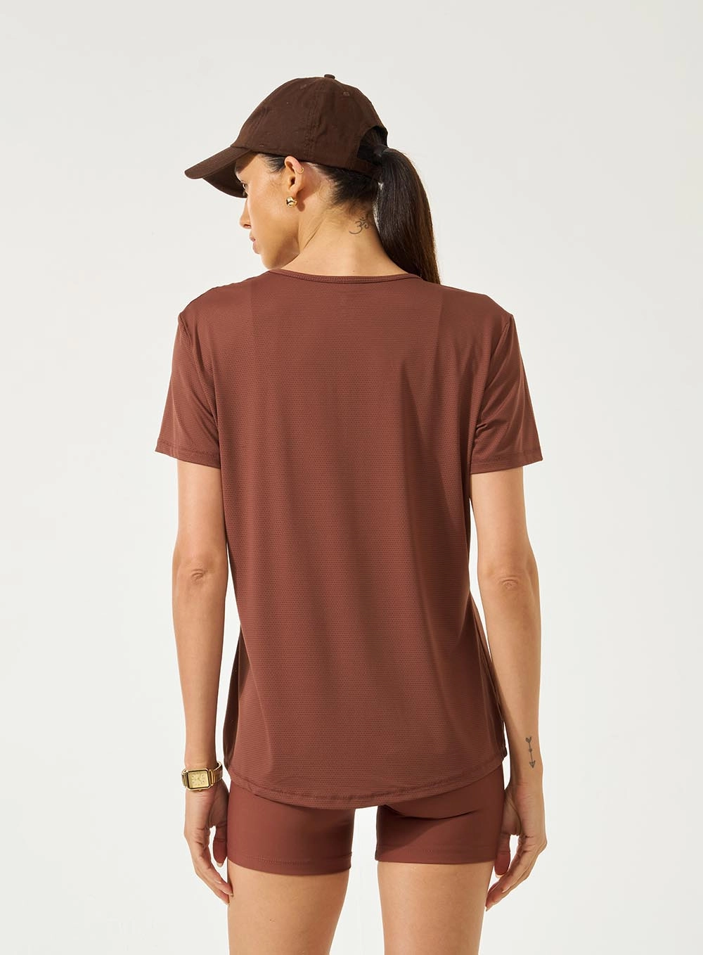 Camiseta Feminina Comfort Com Decote V Marrom Marissa