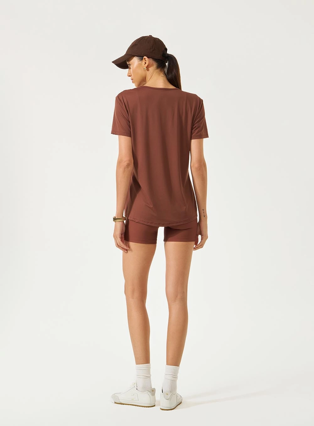 Camiseta Feminina Comfort Com Decote V Marrom Marissa