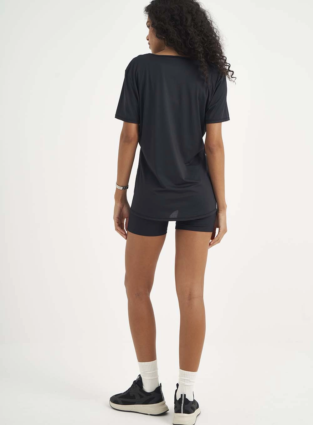 Camiseta Feminina Comfort Com Decote V Preto