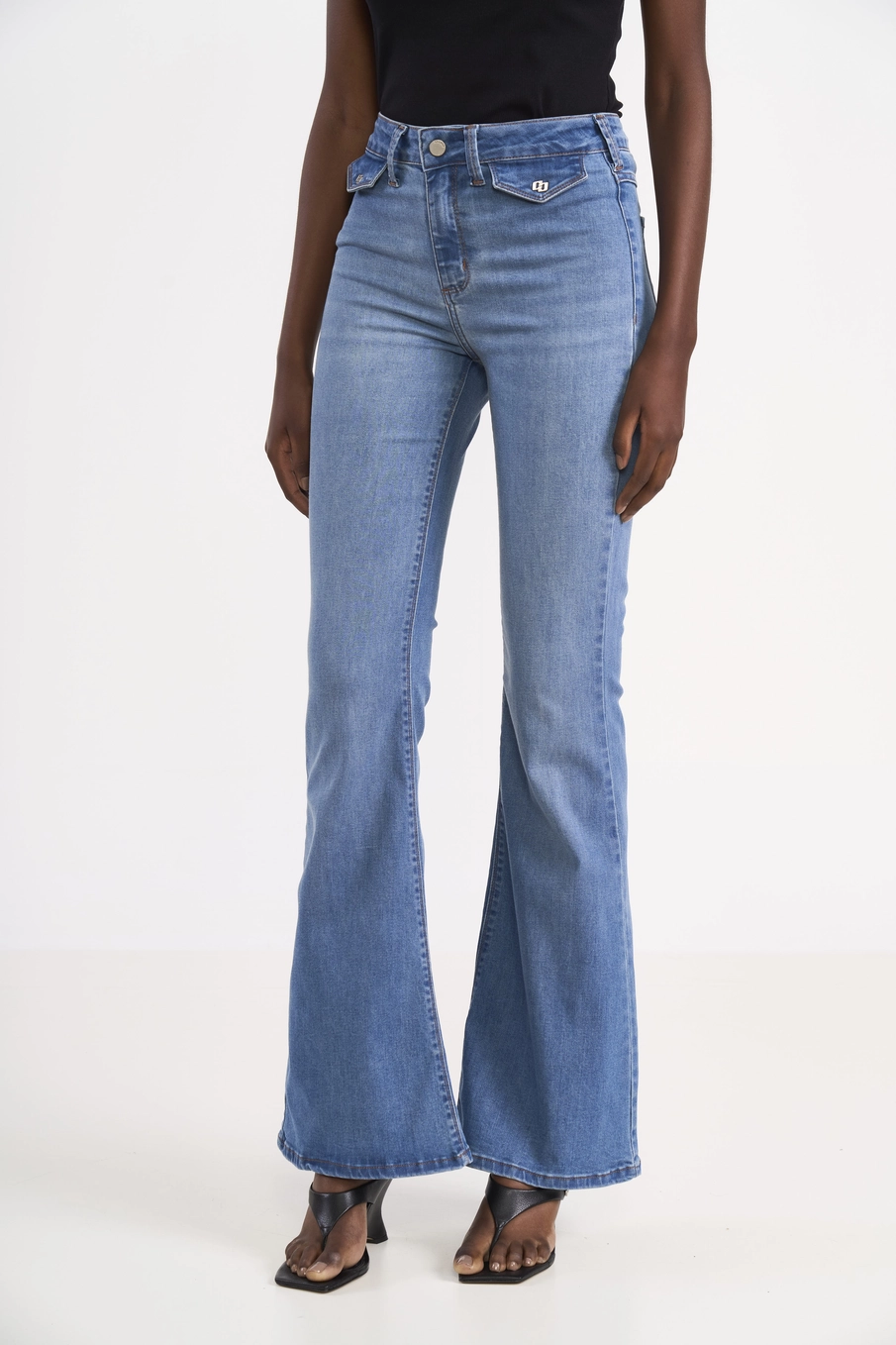 Calça Jeans Flare Nostalgic Detalhe Cós Índigo