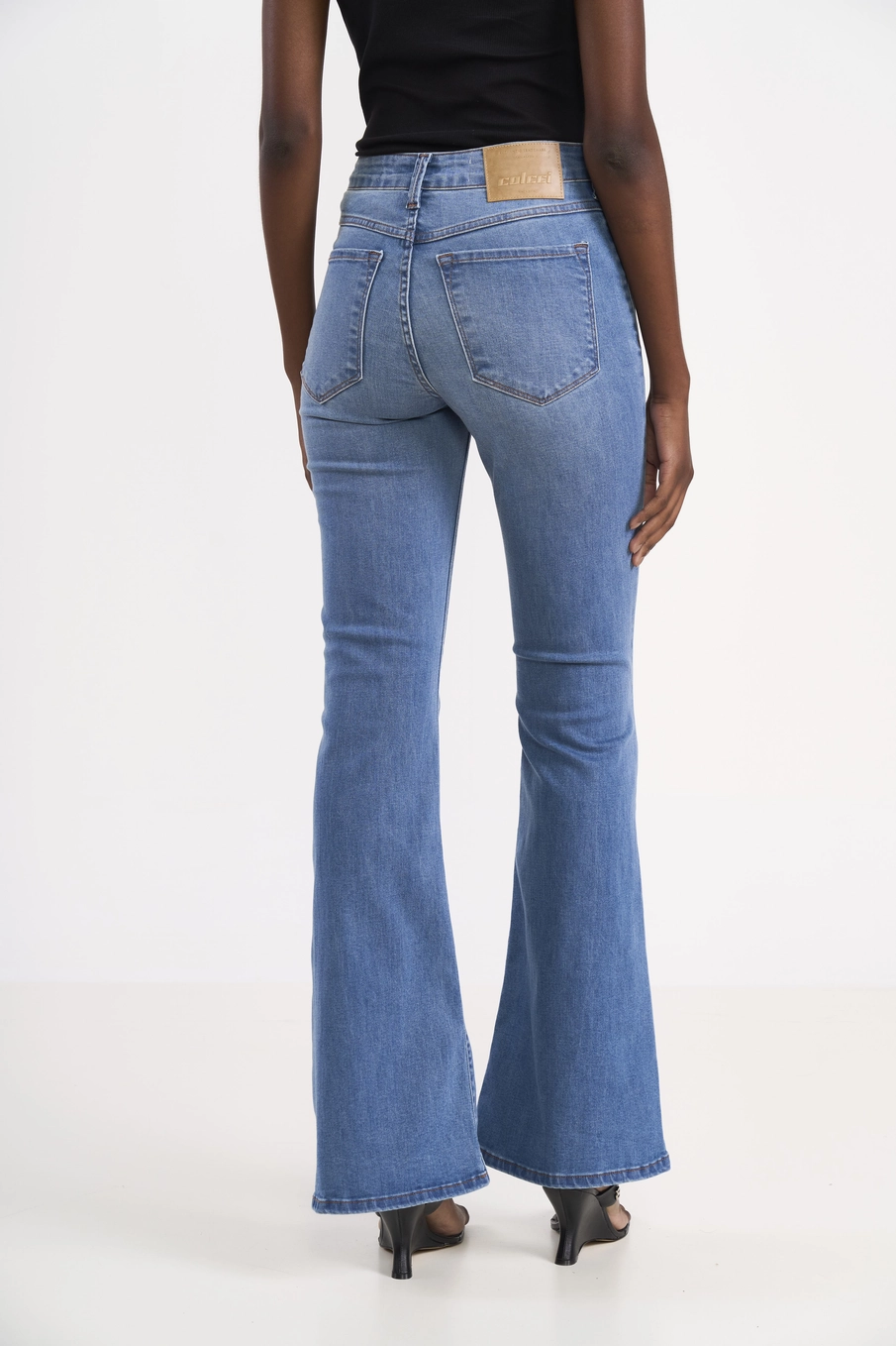 Calça Jeans Flare Nostalgic Detalhe Cós Índigo