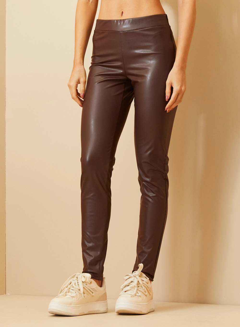 Calça Feminina Montaria Em Pu Marrom 2