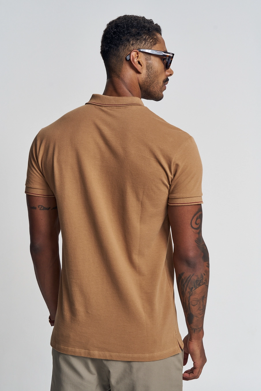 Polo Masculina Com Detalhe Contrastante - Fit Bege 3