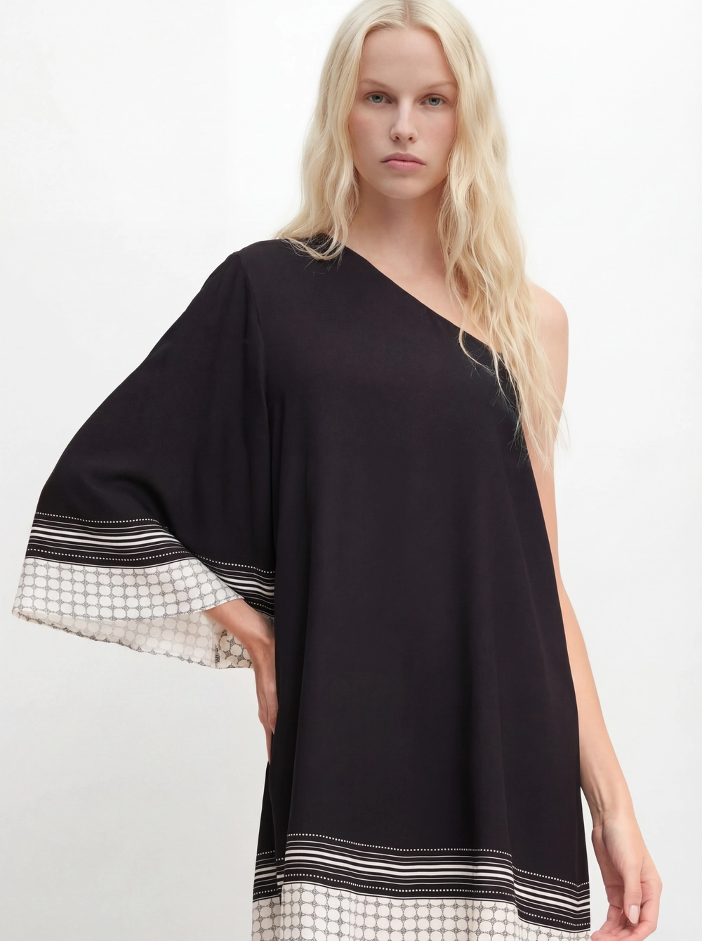 Vestido Curto Evasê Um Ombro Estampados 4