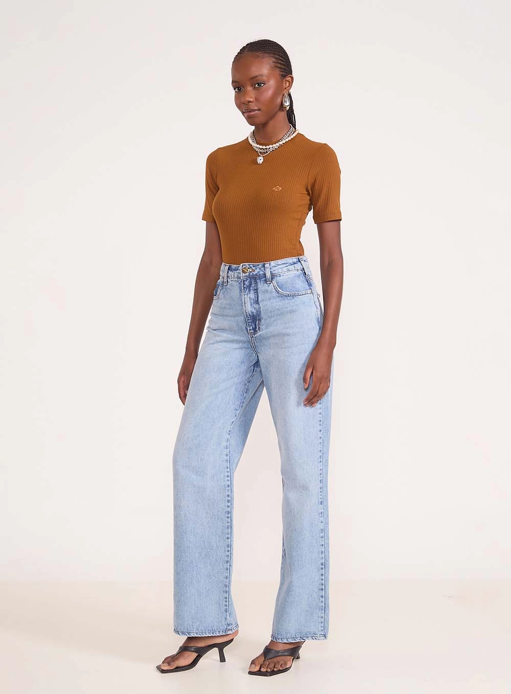 Blusa Feminina Slim Viscose Canelada Gola Alta Marrom