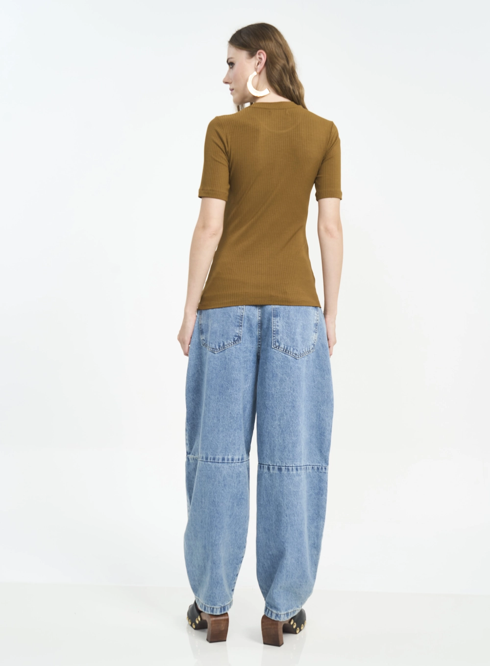 Blusa Feminina Slim Viscose Canelada Gola Alta Marrom Cumaru