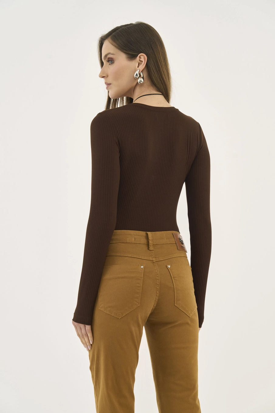 Blusa Slim Viscose Canelada Decote V Manga Longa Marrom