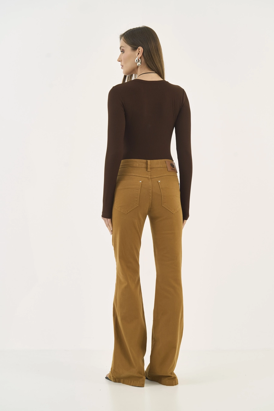 Blusa Slim Viscose Canelada Decote V Manga Longa Marrom