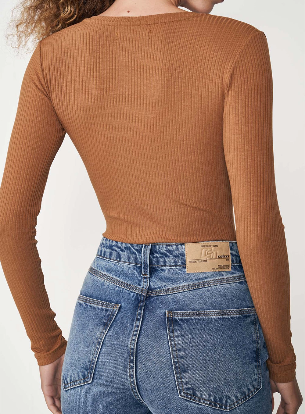 Blusa Slim Viscose Canelada Decote V Manga Longa Marrom Evermore