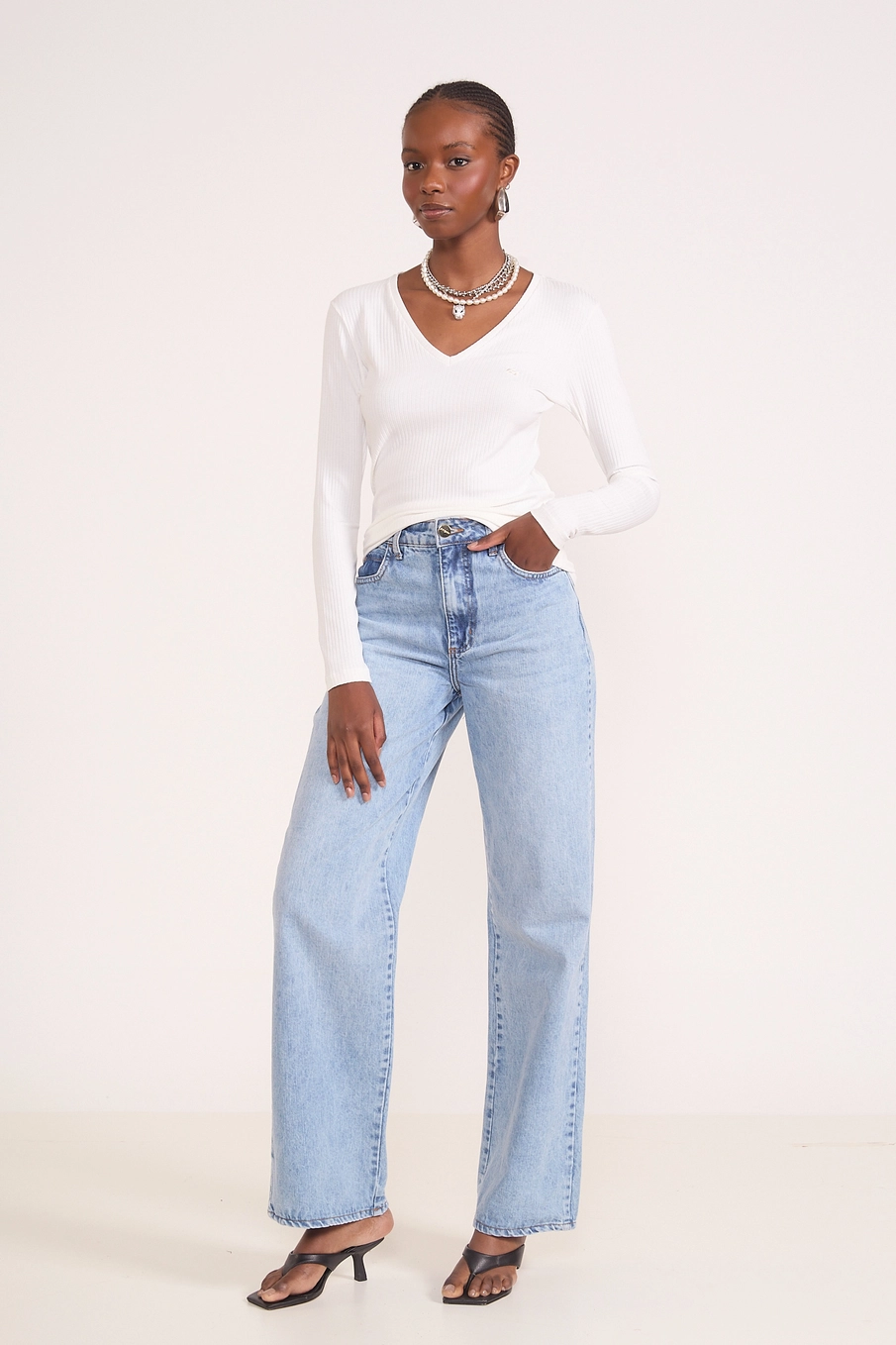 Blusa Slim Viscose Canelada Decote V Manga Longa Off Shell