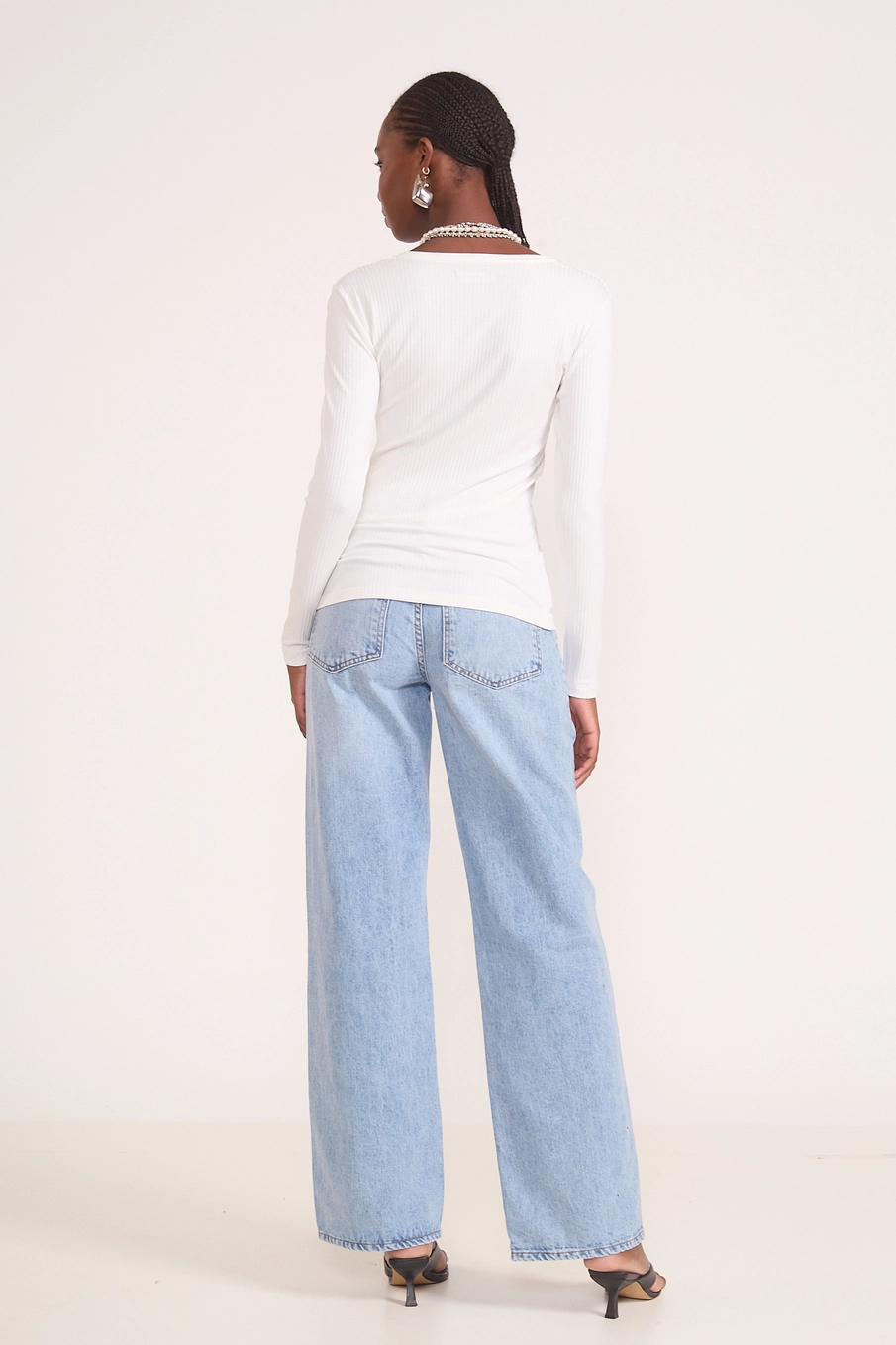 Blusa Slim Viscose Canelada Decote V Manga Longa Off Shell
