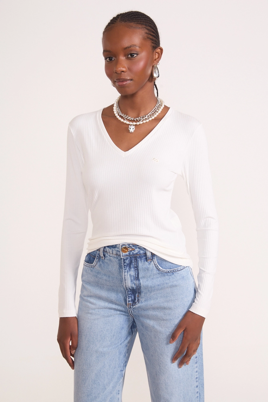 Blusa Slim Viscose Canelada Decote V Manga Longa Off Shell