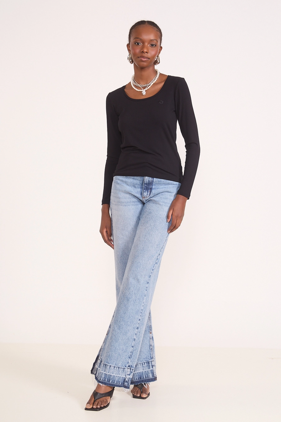 Blusa Feminina Slim Viscose Canelada Manga Longa Preto
