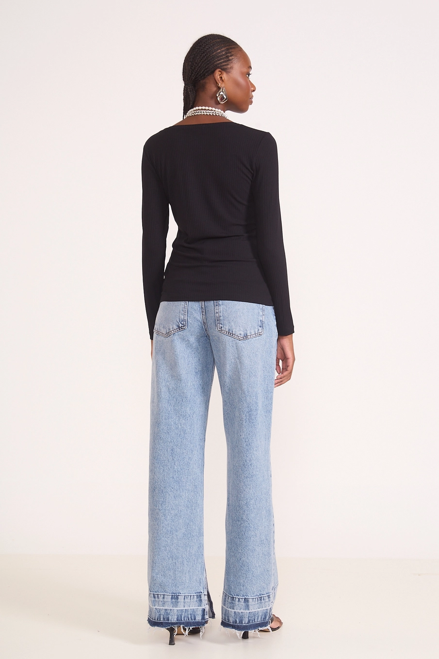 Blusa Feminina Slim Viscose Canelada Manga Longa Preto
