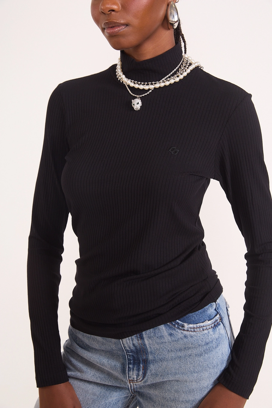 Blusa Slim Viscose Canelada Gola Alta Manga Longa Preto