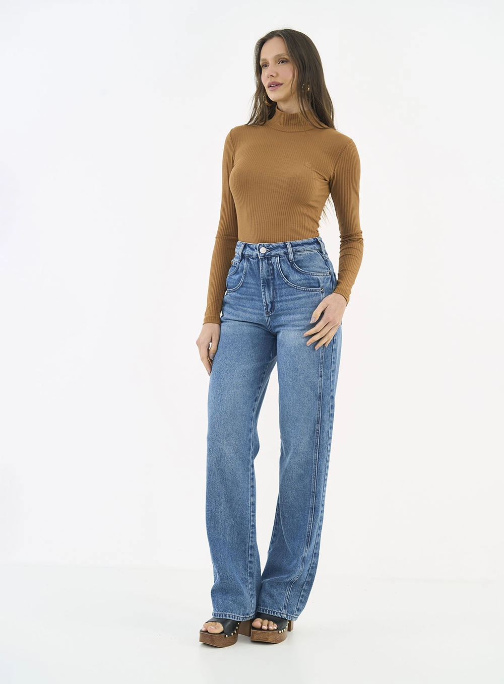 Blusa Slim Viscose Canelada Gola Alta Manga Longa Marrom Evermore