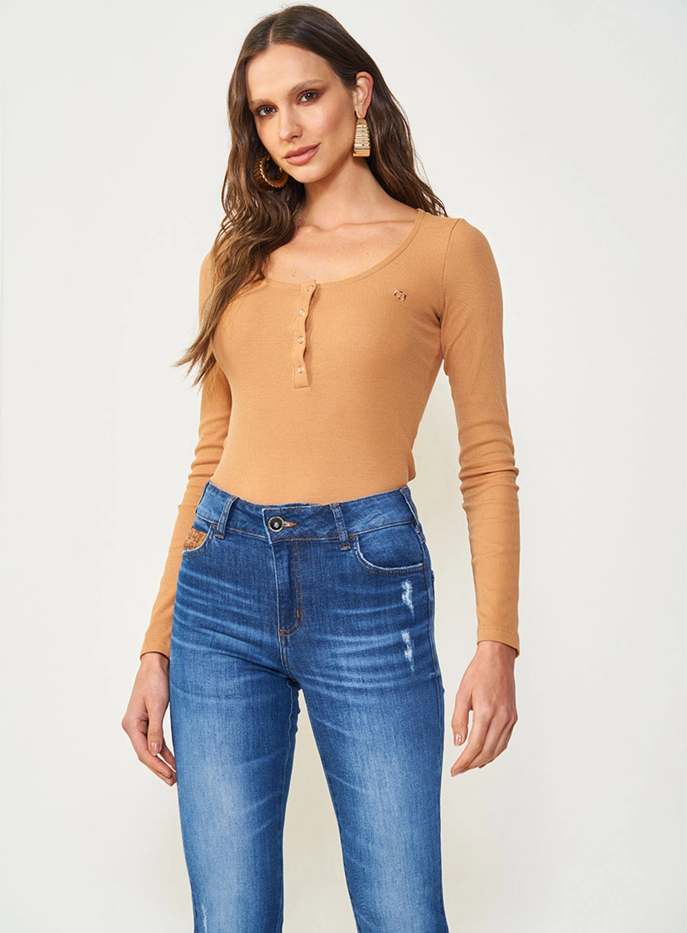 Blusa Feminina Slim Canelada Peitilho Manga Longa Marrom Delle