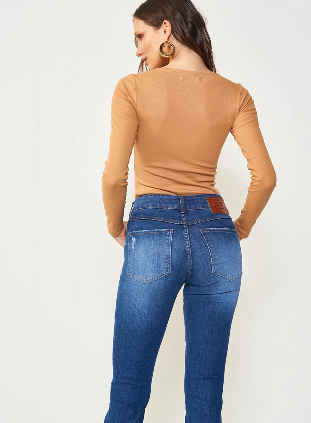 Blusa Feminina Slim Canelada Peitilho Manga Longa Marrom Delle
