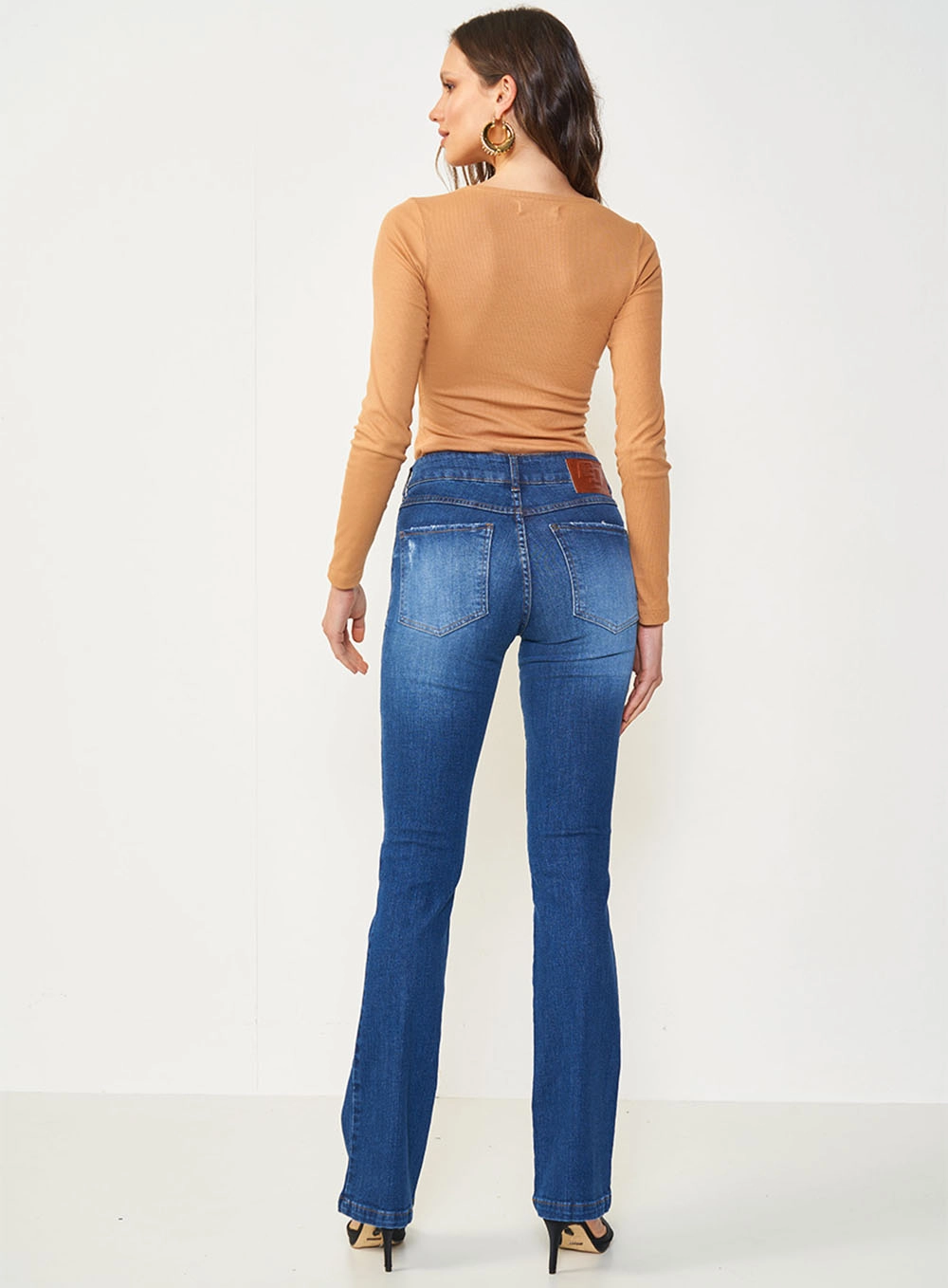 Blusa Feminina Slim Canelada Peitilho Manga Longa Marrom Delle
