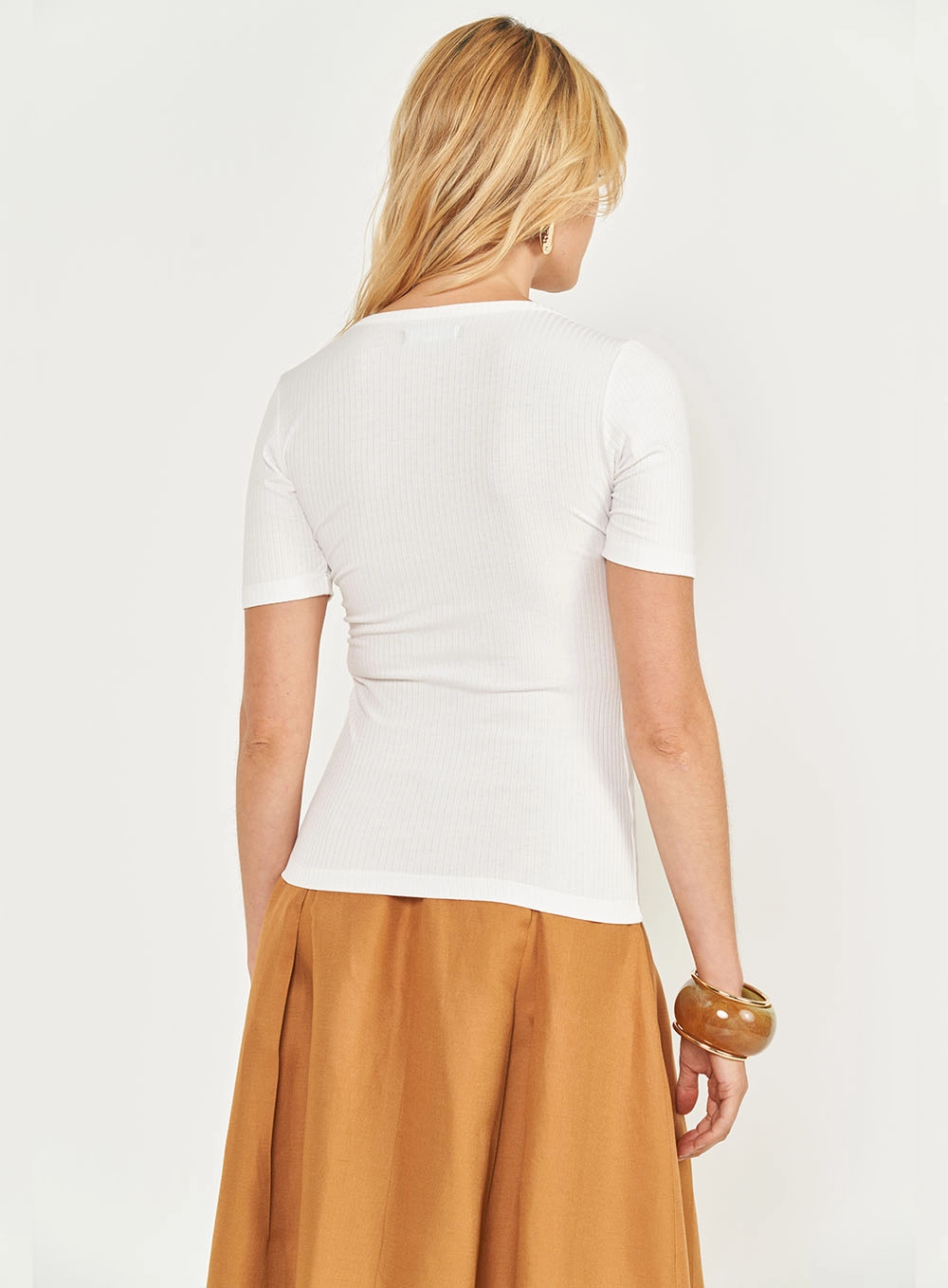 Camiseta Feminina Slim Viscose Canelada Off Shell