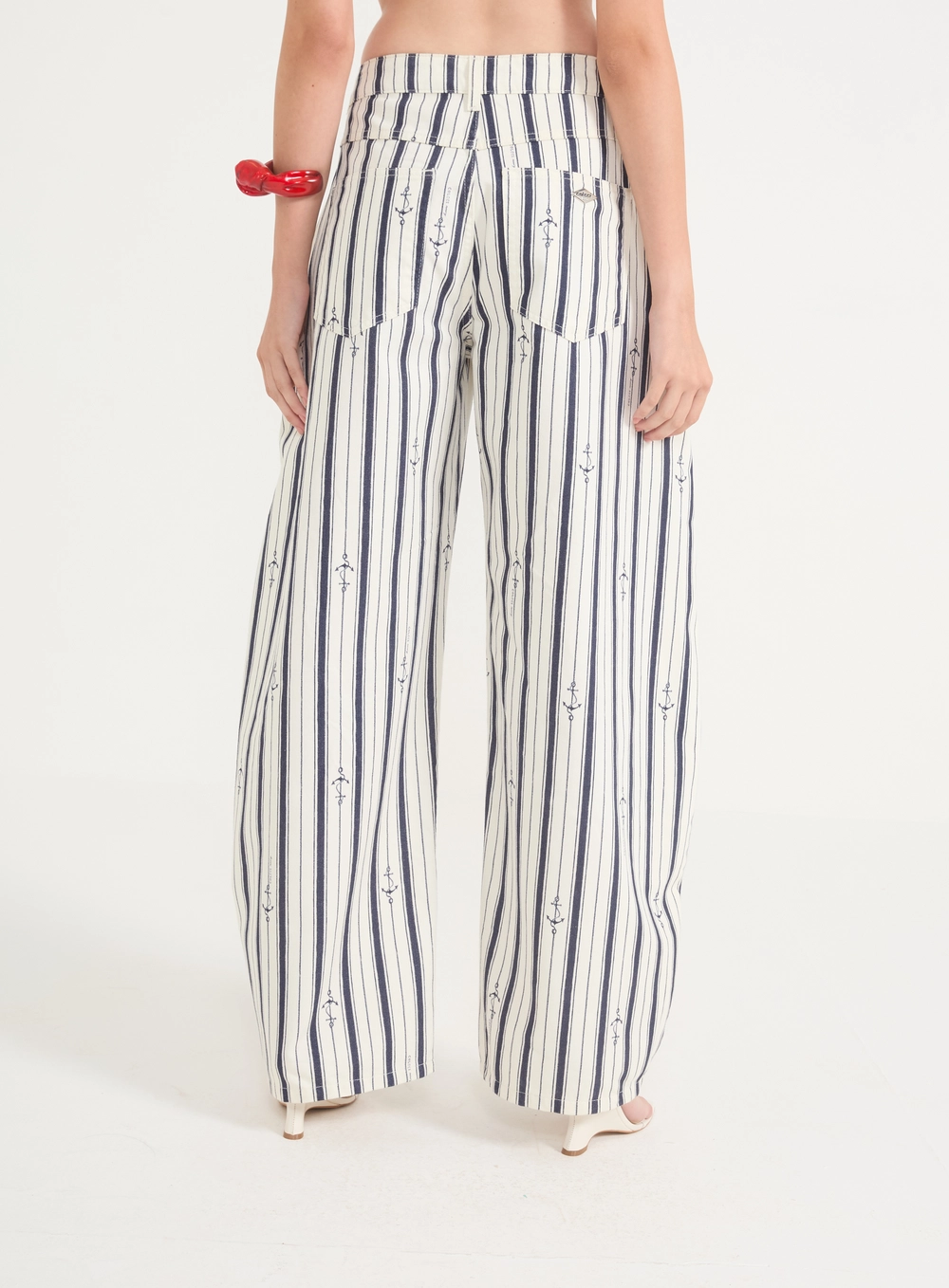 Calça Jeans Barril Estampa Náutica Estampados