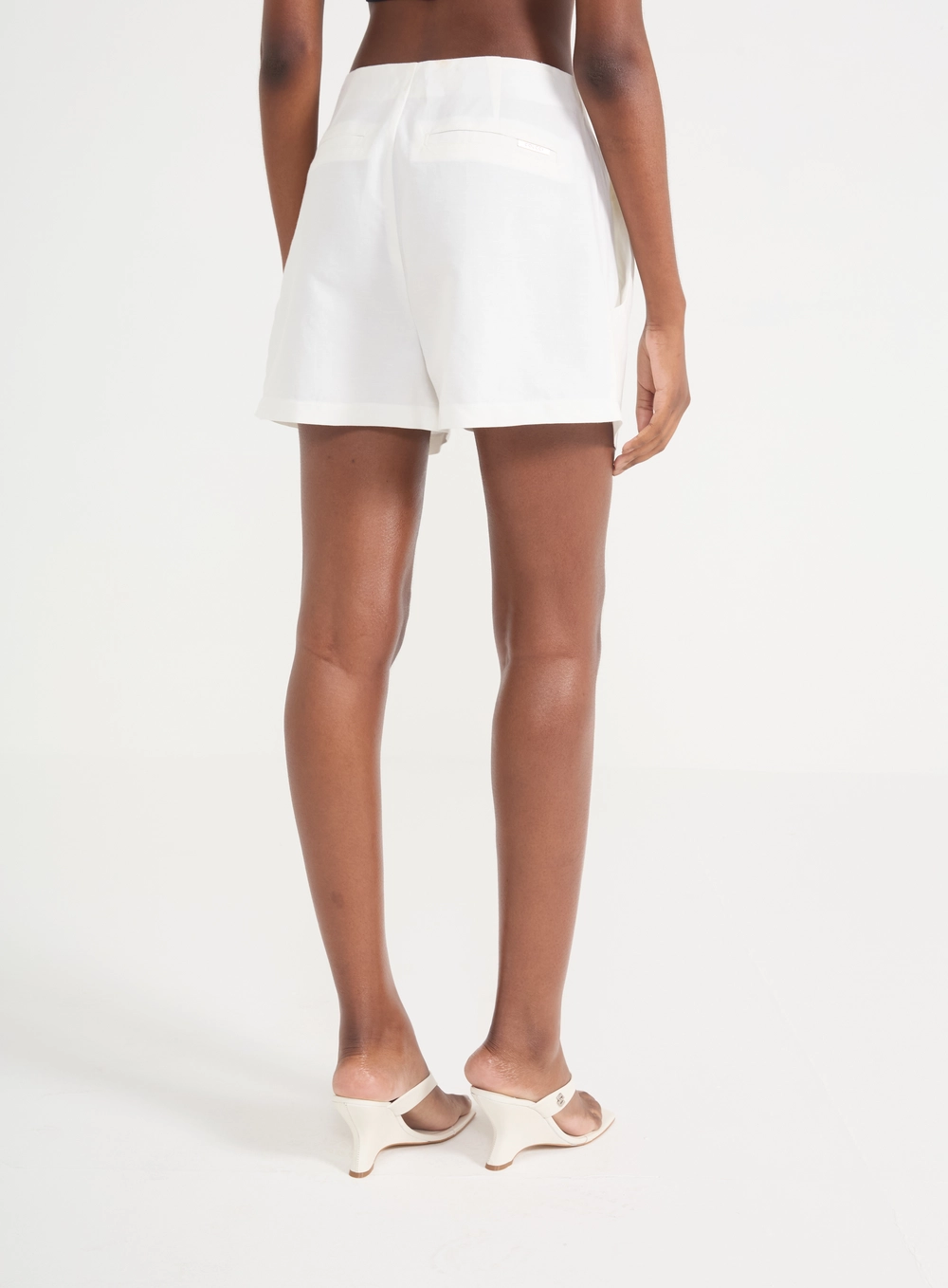 Short Feminino Alfaiataria Com Linho Off Shell