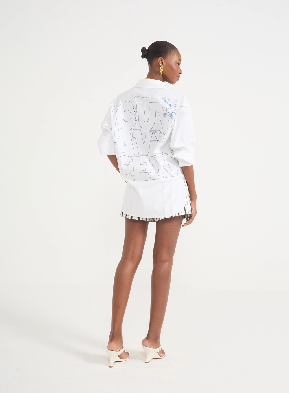 Camisa Feminina Com Estampa E Bolso Off Shell